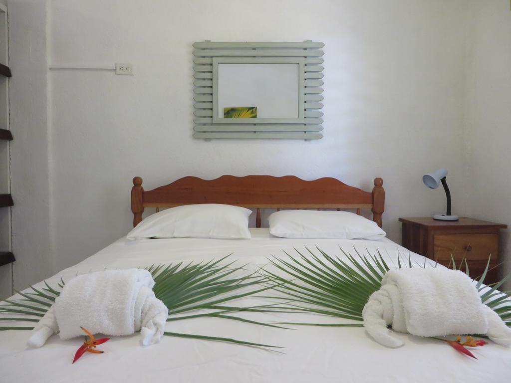 Simberts Apartments Maya Beach ภายนอก รูปภาพ