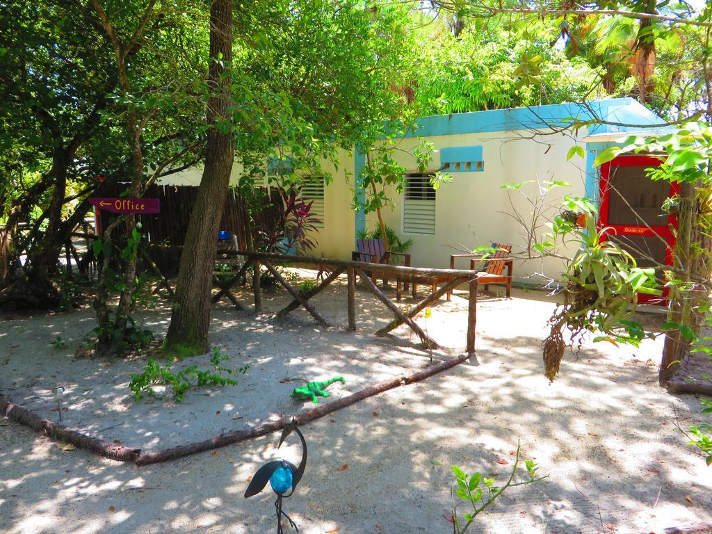 Simberts Apartments Maya Beach ภายนอก รูปภาพ