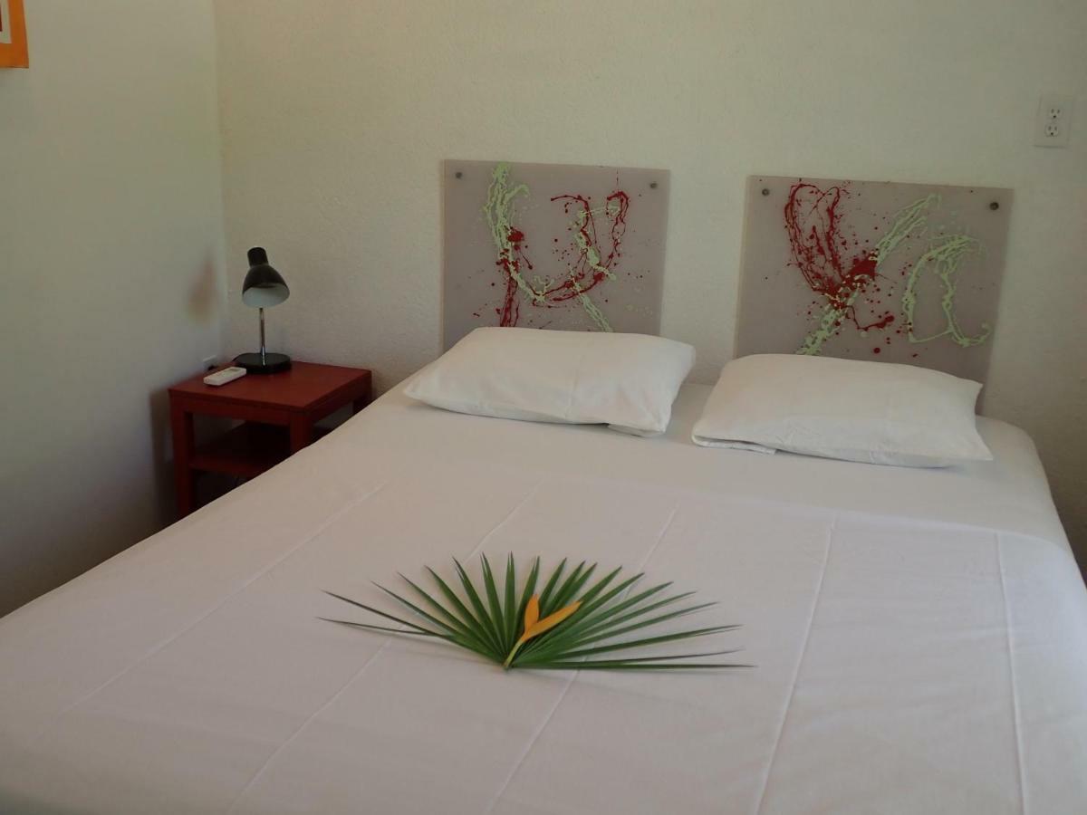 Simberts Apartments Maya Beach ภายนอก รูปภาพ