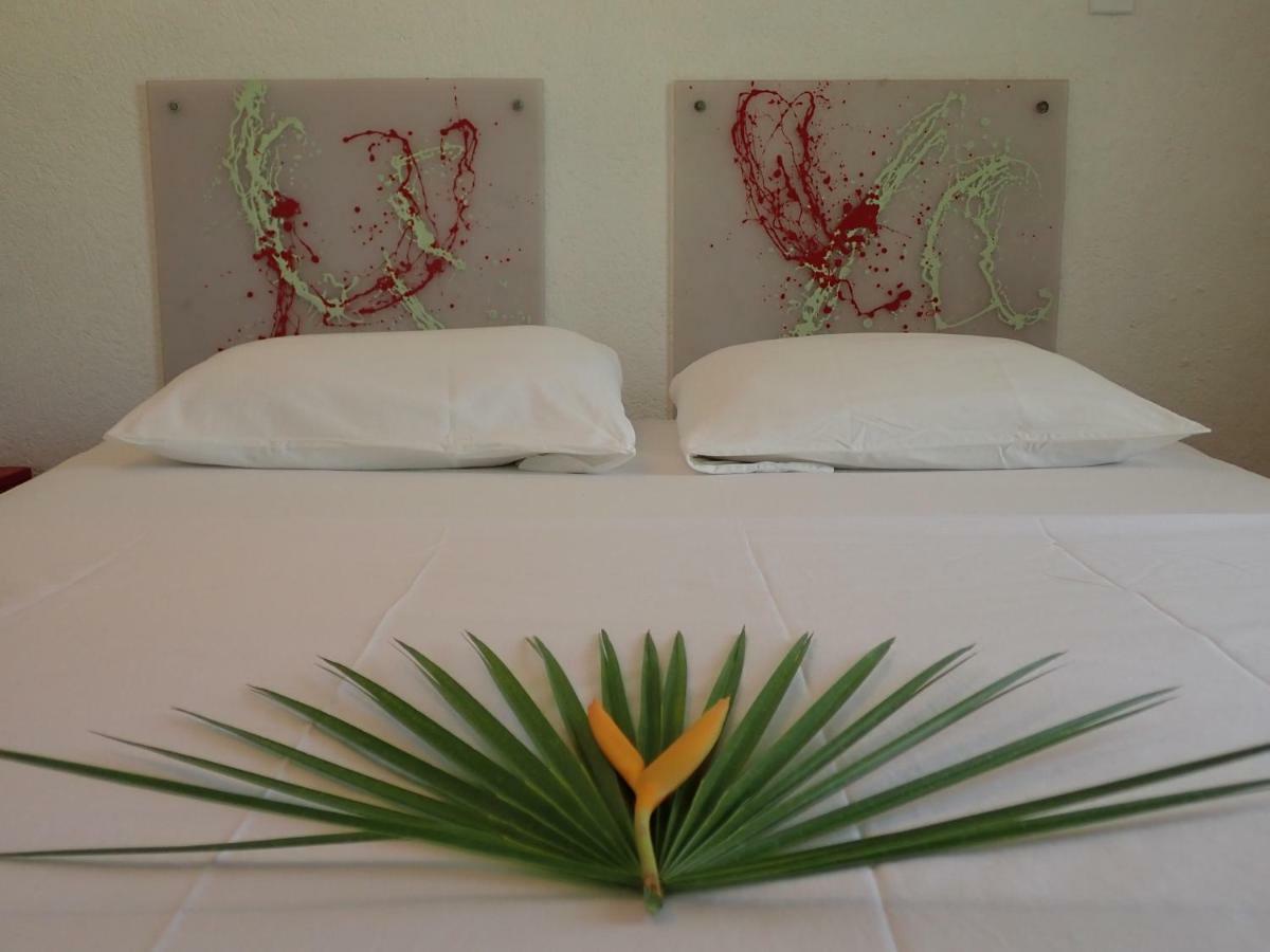 Simberts Apartments Maya Beach ภายนอก รูปภาพ