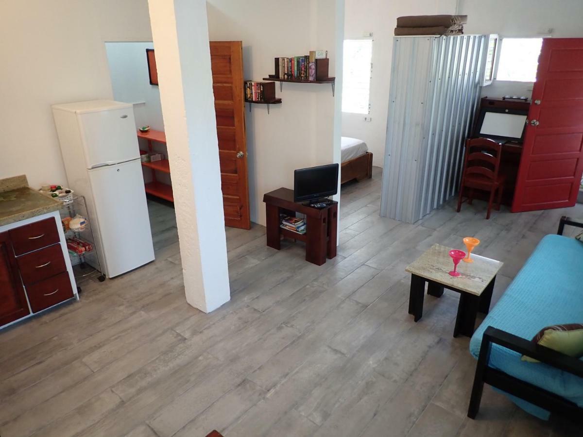 Simberts Apartments Maya Beach ภายนอก รูปภาพ