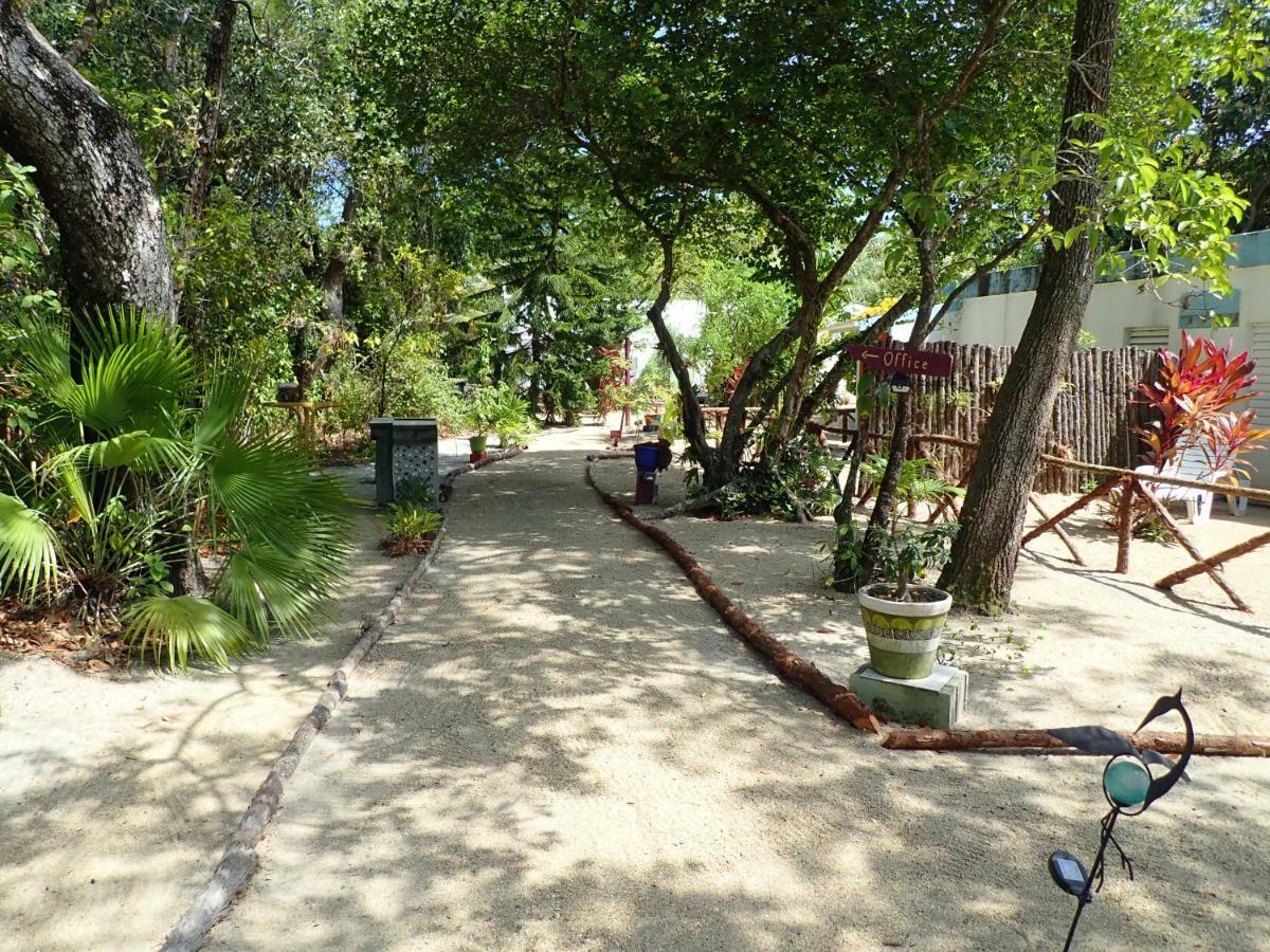 Simberts Apartments Maya Beach ภายนอก รูปภาพ